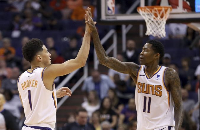 Video: Booker prepísal históriu NBA, obhajcovia titulu uspeli v Memphise a vyhrala aj Oklahoma