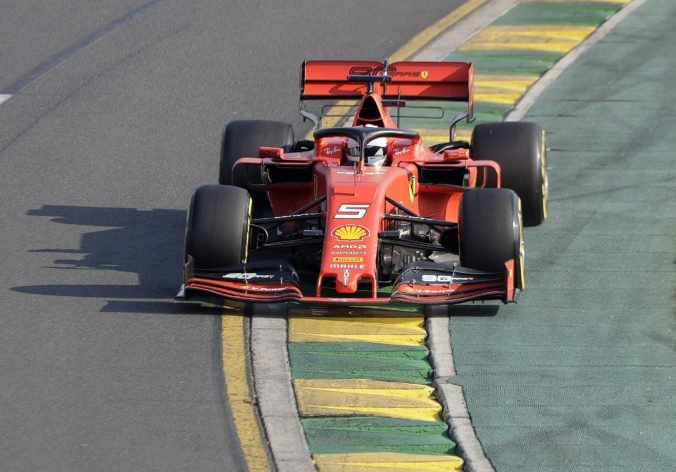 Mercedes ide do ďalších pretekov F1 s pokorou, od Ferrari očakáva v Bahrajne lepší výkon