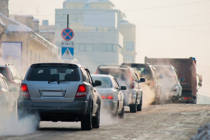 Osobné autá budú musieť splniť nové emisné limity, ktoré schválil Európsky parlament