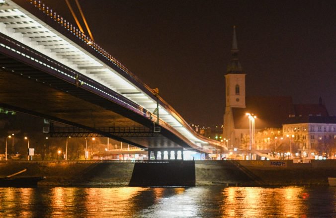 Hodina Zeme zhasne svetlá v stovkách miest na celom svete, v tme sa ocitne aj Bratislavský hrad