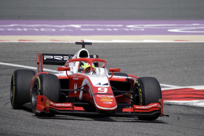 Mick Schumacher debutoval v pretekoch F2 v Bahrajne, skončil v Top 10