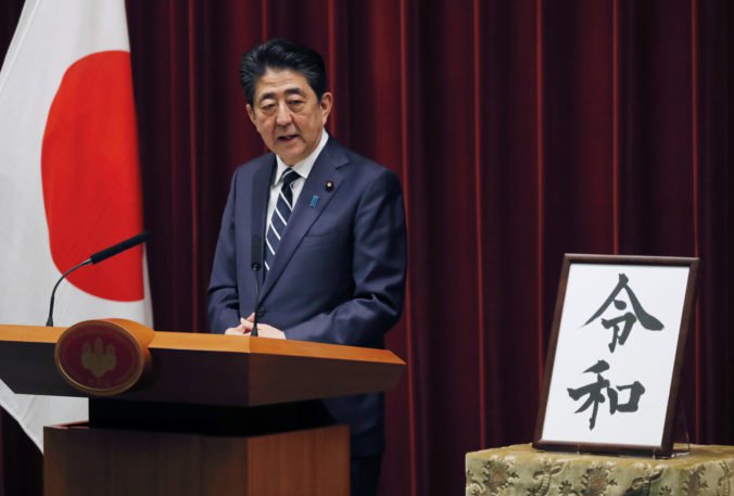 Japonsko oznámilo názov éry nového cisára, výraz znamená hľadanie harmónie