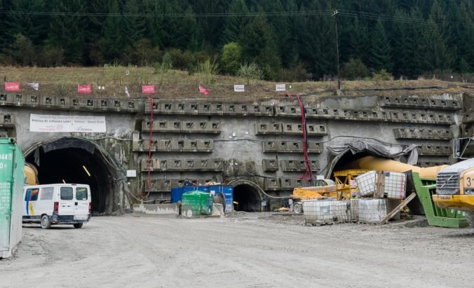 Odchádzajúci zhotoviteľ stavby tunela Višňové zložil bankovú záruku a mal by vyplatiť subdodávateľov
