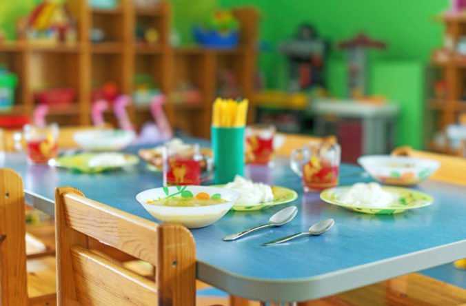 Deti v materskej škole sa otrávili jedlom, polícia podozrieva učiteľku