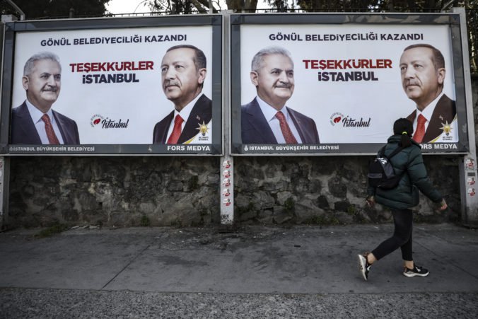 Turecká vládnuca strana napadla výsledky komunálnych volieb a žiada prerátanie hlasov