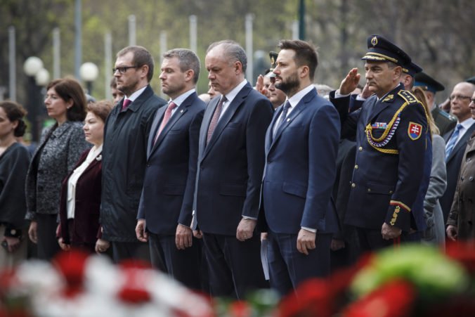 Foto: V Bratislave si pripomenuli oslobodenia mesta, vystúpil aj Vallo a Kiska sa poďakoval vojakom