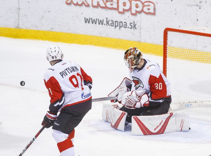 Video: Omsk s ďalšou výhrou vo finále Východnej konferencie KHL, v súboji sa strhla aj bitka
