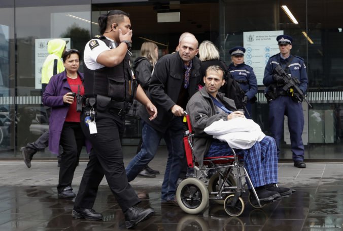 Sudca vypočul strelca z Christchurchu cez videospojenie, nariadil mu psychiatrické vyšetrenia