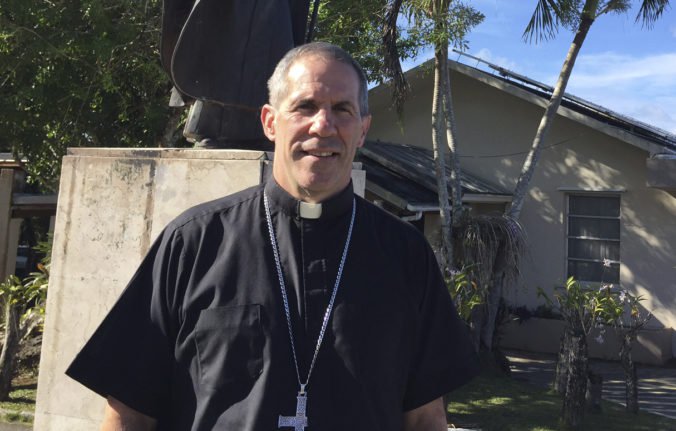 Pápež František vymenoval nového arcibiskupa Guamu, Byrnes sa tiež vyjadril o predchodcovi