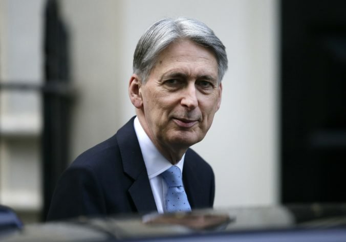 Philip Hammond verí, že sa vláde podarí dohodnúť s labouristami o brexite