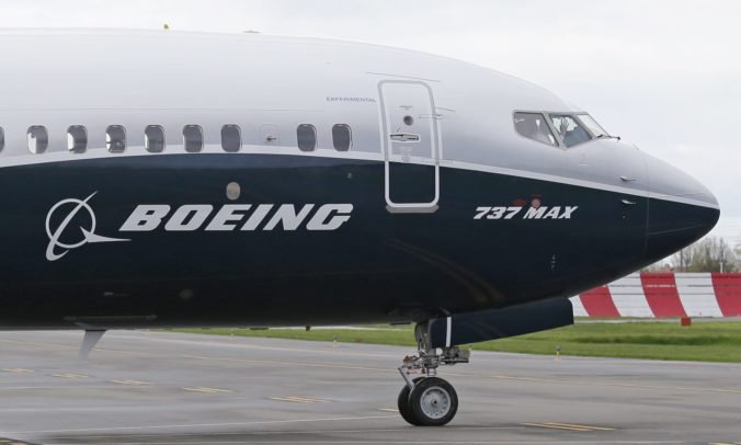 Boeing zredukuje výrobu strojov 737 Max, zameria sa na opravu softvéru letovej kontroly