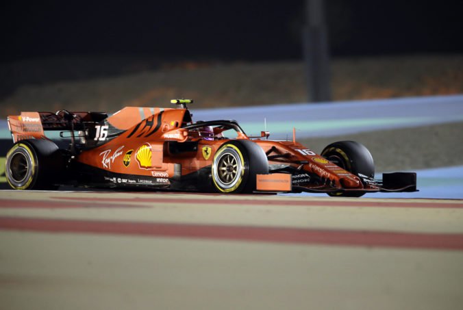Ferrari odhalilo príčinu zlyhania Leclerca v Bahrajne, v Číne môže použiť rovnaký motor