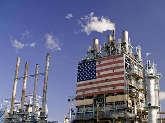 Ceny benzínu v USA by mali klesnúť, predpovedá americký energetický úrad