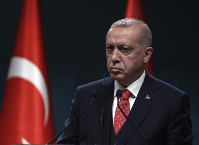 Erdogan poukazuje na nezrovnalosti v komunálnych voľbách v Istanbule a žiada zrušenie výsledkov