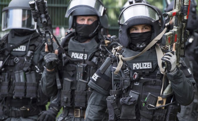 Polícia v Nemecku uskutočnila razie proti skupinám podozrivým z podpory Hamasu