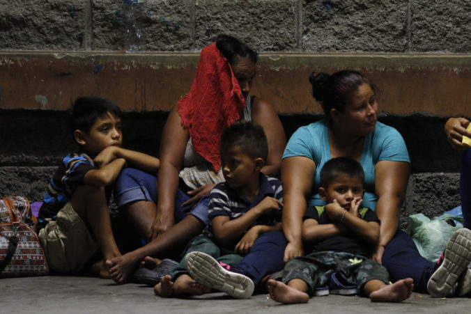 Stovky migrantov z Hondurasu sa vydali na cestu do USA, chcú dôstojný život