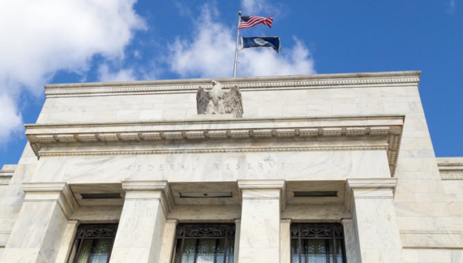 Americká centrálna banka neplánuje zvyšovanie sadzieb, ale svoj postoj môže zmeniť