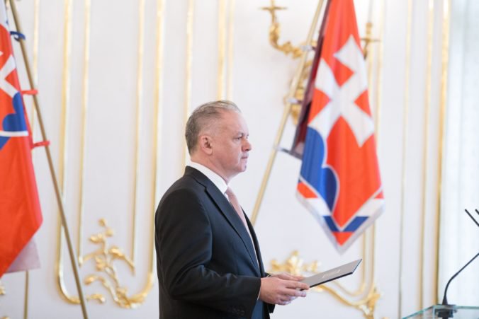 Prezident Kiska vetoval zákon o štátnych symboloch a má pripomienky k hokejovým dresom