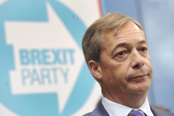 Farage chce ísť do eurovolieb s novou stranou Brexit, prehovoril aj o jej programe