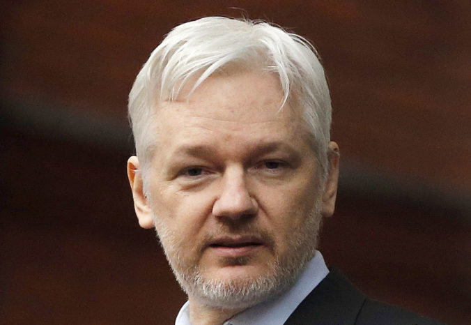 Na letisku v Quite zatkli Švéda, ktorý údajne mohol spolupracovať s Assangeom