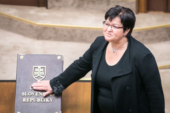 Nového ministra financií Kamenického v parlamente nahradí Gabániová