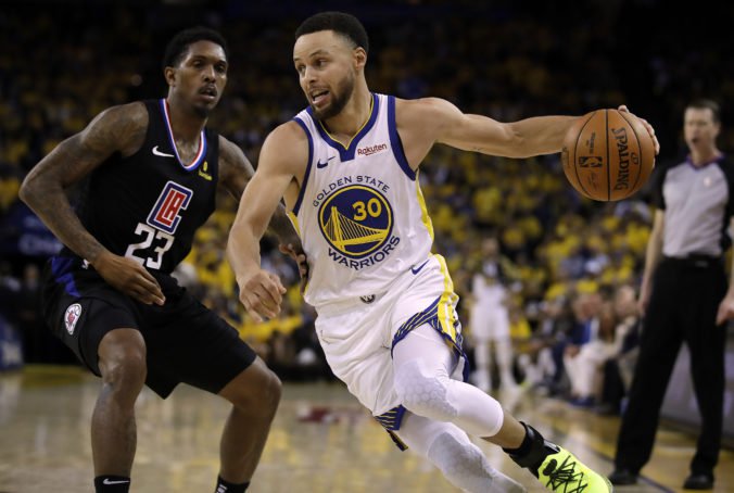 Video: Curry „sypal“ trojky, v úvode play-off NBA až tri prekvapivé prehry favoritov