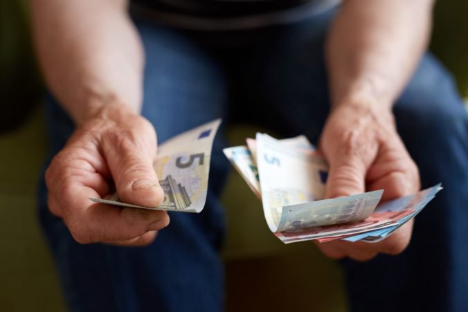 Slováci platia viac nielen za dopravu, ceny rástli aj pri potravinách aj tabaku