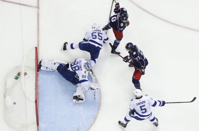 Video: Černák s treťou asistenciou v play-off NHL, „blesky“ a Pittsburgh sú krok od vyradenia