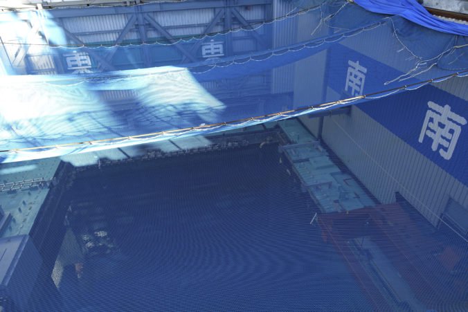 Vo Fukušime pokračujú v procese dekontaminácie, odstraňujú palivo z chladiaceho bazéna reaktora