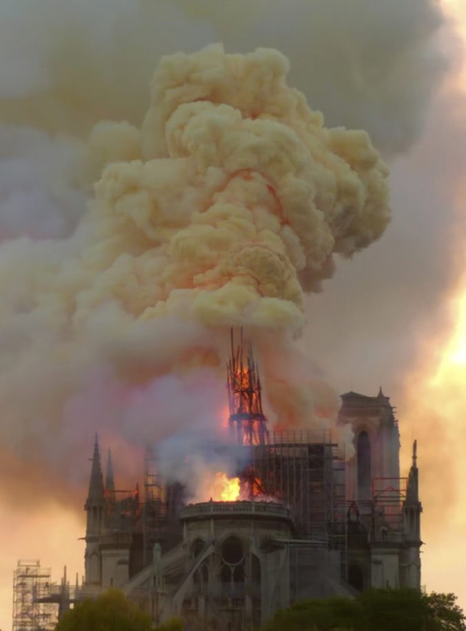 Danko ocenil odvahu hasičov pri požiari katedrály Notre-Dame, požiar zasiahol pilier kresťanstva