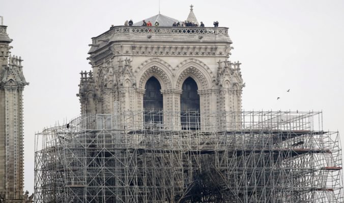 Katedrála Notre Dame bude zatvorená päť až šesť rokov, požiar veľmi oslabil jeden zo sektorov