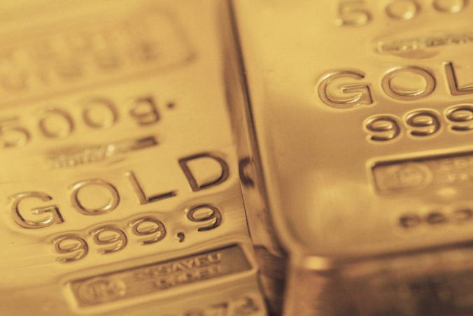 Cena zlata sa nezmenila, striebro si prilepšilo a ropu ovplyvnila správa Fed-u