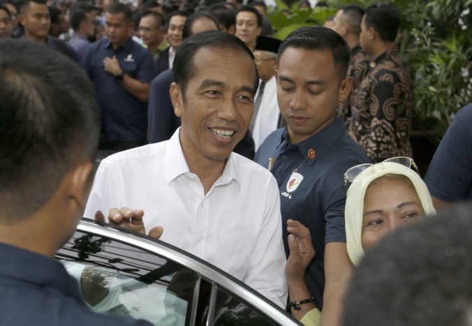Prezident Widodo sa vyhlásil za víťaza volieb v Indonézii, jeho protikandidát nesúhlasí