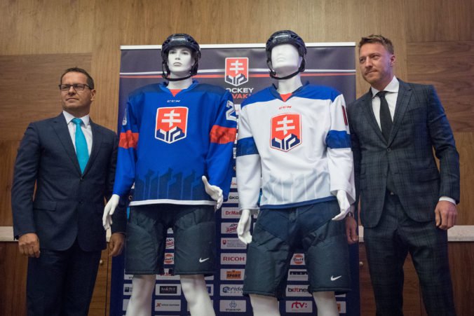 Slováci zrejme odohrajú MS v hokeji 2019 v dresoch s trojvrším namiesto hokejok