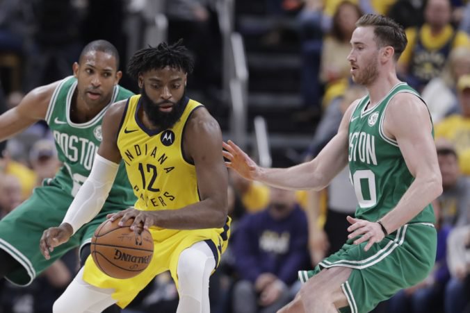Video: Celtics majú blízko k postupu do druhého kola, v play-off NBA aj triumfy Toronta a Oklahomy