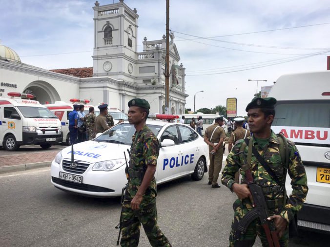 Video: Srí Lankou otriasli výbuchy v kostoloch, zabili desiatky ľudí