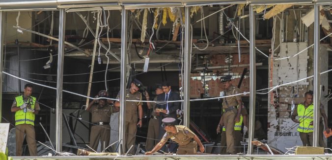 Na Srí Lanke zabíjalo sedem samovražedných atentátnikov, v hoteli Shangri-La sa odpálili dvaja