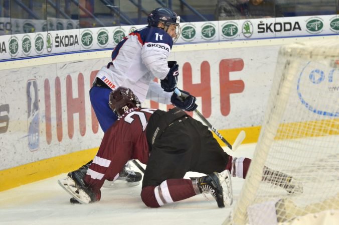 Slováci prehrali kľúčový zápas a na MS v hokeji do 18 rokov budú hrať o záchranu