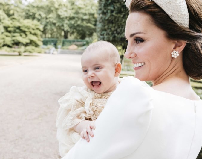 Princ Louis oslavuje svoje prvé narodeniny, Kensingtonský palác zverejnil tri fotografie