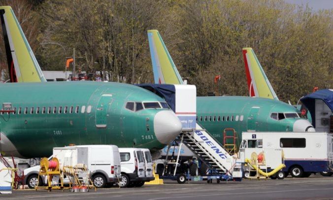 Prevádzkový zisk Boeingu klesol o viac ako pätinu, spôsobili to problémy lietadla 737 Max 8