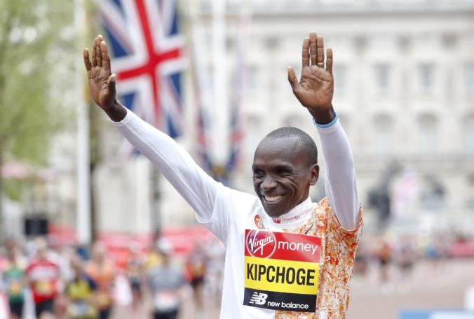 Kipchoge po štvrtý raz vyhral maratón v Londýne, zlepšil aj traťový rekord