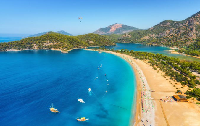 Letné dovolenky v Turecku zdraželi, lacnejšie by mohli byť aspoň nákupy