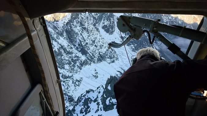 Malé lavíny stále hrozia v najvyšších polohách Tatier, upozorňuje horská služba