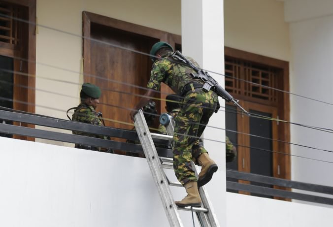 Polícia na Srí Lanke prehľadala mešitu skupiny, ktorú spájajú so samovražednými útokmi