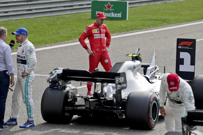 Dominancia tímu Mercedes je podľa Vettela nudná a trvá to už štyri roky