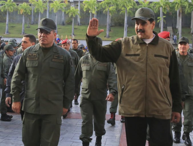Venezuelský prezident Maduro vyzval armádu na boj proti zradcom, opozícia chce krviprelievanie