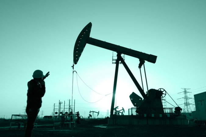 Zásoby ropy v USA stúpli, ľahká americká ropa zlacnela a nedarilo sa ani drahým kovom