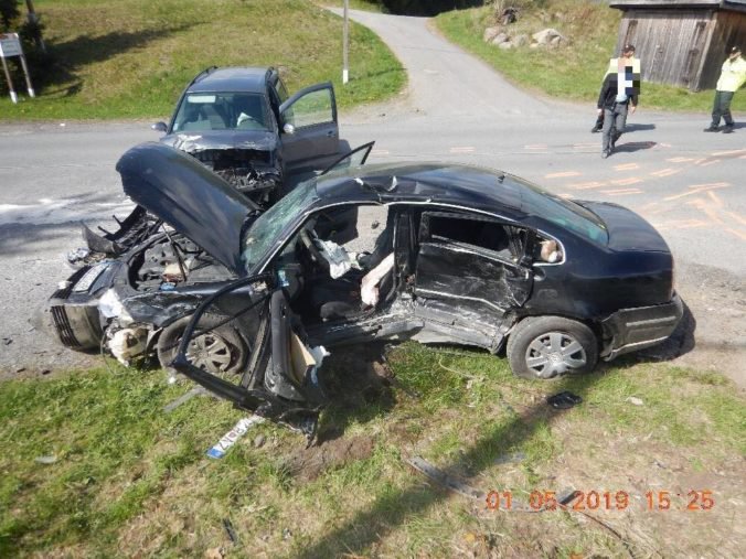 Foto: Nepripútaná vodička nedala prednosť Zvolenčanovi, ratovali ju leteckí záchranári