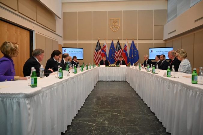 Masívne prepúšťanie ani predaj U.S. Steelu Košice nie je na stole, tvrdí premiér Pellegrini