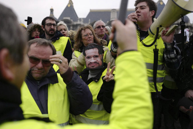 Žlté vesty opäť protestovali, v Paríži sa zišli na letisku Charlesa de Gaulla